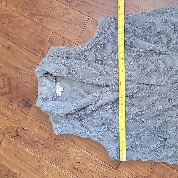 Kookaburra by Ugg Embossed Sherpa Vest Size Lg - Picture 8 of 9